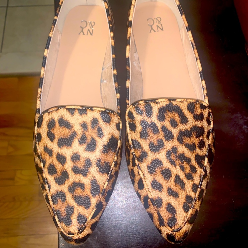 Leopard pointy toe loafers